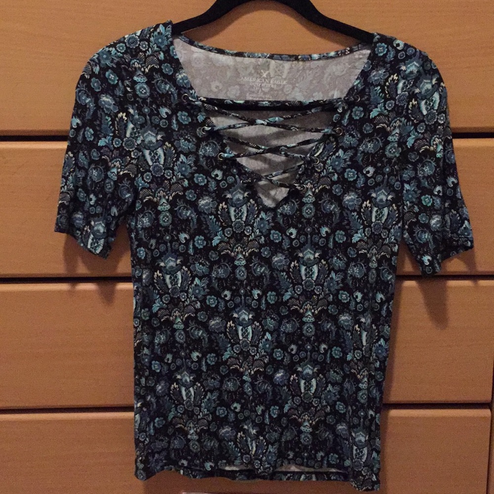 T-shirt with designs